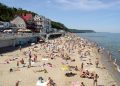 Пляж в Светлогорске во время аномальной жары: рекордный наплыв туристов и нехватка места на побережье