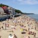 Пляж в Светлогорске во время аномальной жары: рекордный наплыв туристов и нехватка места на побережье