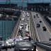 Автомобили на Крымском мосту — туристы везут до 100 литров топлива