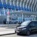 Автомобиль службы трансфера на дороге Крыма — стоимость поездок резко выросла из-за дефицита бензина