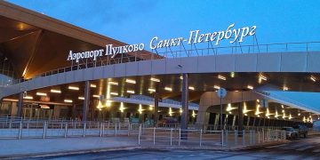Аэропорт Пулково — здесь пассажирку не пустили на рейс Utair из-за ручной клади, что обернулось для авиакомпании штрафом в 280 000 рублей