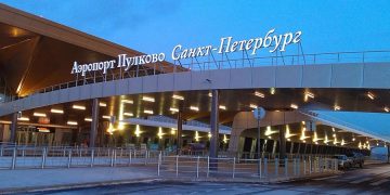Аэропорт Пулково — в дни ПМЭФ выезжать рекомендуется за час-полтора до обычного времени