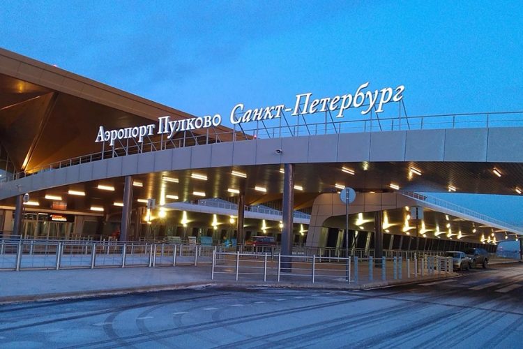 Аэропорт Пулково — в дни ПМЭФ выезжать рекомендуется за час-полтора до обычного времени
