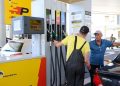 Очередь на заправке в Сочи — введены лимиты на бензин из-за наплыва автотуристов