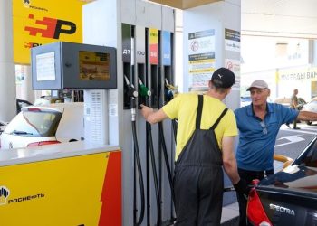 Очередь на заправке в Сочи — введены лимиты на бензин из-за наплыва автотуристов