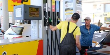 Очередь на заправке в Сочи — введены лимиты на бензин из-за наплыва автотуристов