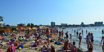 Пляж Анапы — курорт принимает туристов, отказавшихся от Крыма, бронирования выросли на 20%