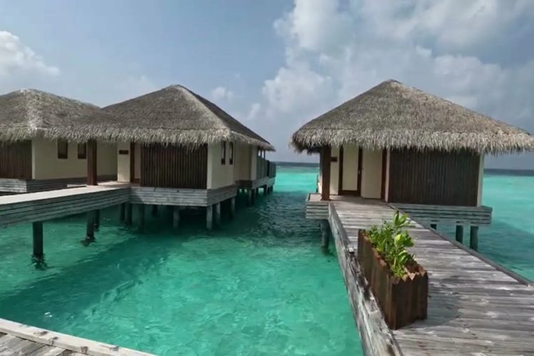 Пляж мальдивского отеля — летом All Inclusive обходится дешевле, чем на турецких курортах