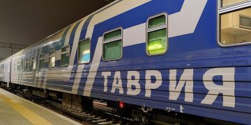 Поезд Москва — Крым — спрос резко вырос после топливного кризиса, нижних полок почти нет