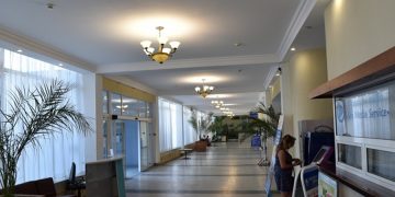 Очередь на ресепшен крымского отеля — отмены выросли в 3,5 раза, бизнес задерживает возвраты