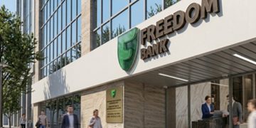 Отделение банка Freedom Finance. Туристы столкнулись с блокировкой переводов на карты банка из-за санкций против Цифра Банка.