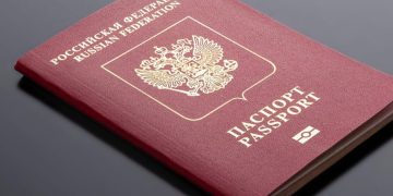 Загранпаспорт с опечаткой в отчестве — суд взыскал с МВД 300 000 рублей за сорванный отдых