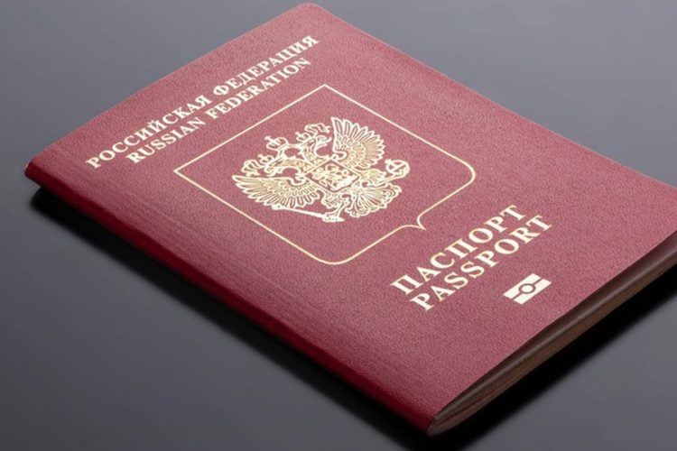 Загранпаспорт с опечаткой в отчестве — суд взыскал с МВД 300 000 рублей за сорванный отдых
