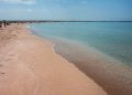Полупустой пляж в Крыму — отели должны туристам 20 млрд рублей и не могут вернуть предоплату