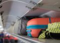 Салон самолёта во время ночного перелёта — у москвича украли валюту, заменив её на старые купюры