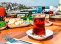 Туристам рекомендовали фотографировать меню на турецком курорте — экс-полицейский призвал фиксировать цены для защиты от обмана
