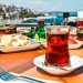 Туристам рекомендовали фотографировать меню на турецком курорте — экс-полицейский призвал фиксировать цены для защиты от обмана