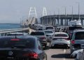 Вереница машин на Крымском мосту — туристы возвращаются на полуостров после июньского коллапса