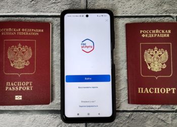 Заявитель заполняет анкету на портале Госуслуги, чтобы срочно оформить загранпаспорт