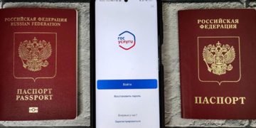 Заявитель заполняет анкету на портале Госуслуги, чтобы срочно оформить загранпаспорт