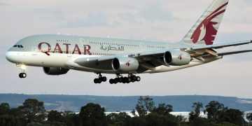 Самолёт Qatar Airways на стоянке — лайнер экстренно сел на Азорских островах из-за инсульта у пассажирки