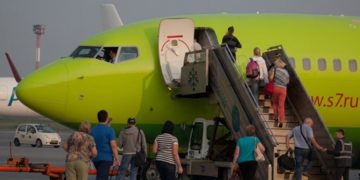 Самолёт S7 Airlines на фоне пляжа Пхукета — авиакомпания запускает регулярные рейсы из Новосибирска с 27 октября