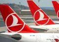 Самолет Turkish Airlines в аэропорту и сорванный вылет российских туристов