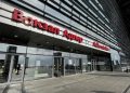 Здание железнодорожного вокзала Адлер — все билеты на поезда из Москвы раскуплены на несколько дней вперёд