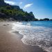 Пляж в Крыму — отельеры возвращают туристов скидками до 50% после волны аннуляций
