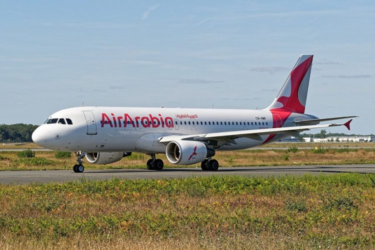 Самолёт Air Arabia в аэропорту — рейсы в Шарджу приостановлены на всё лето