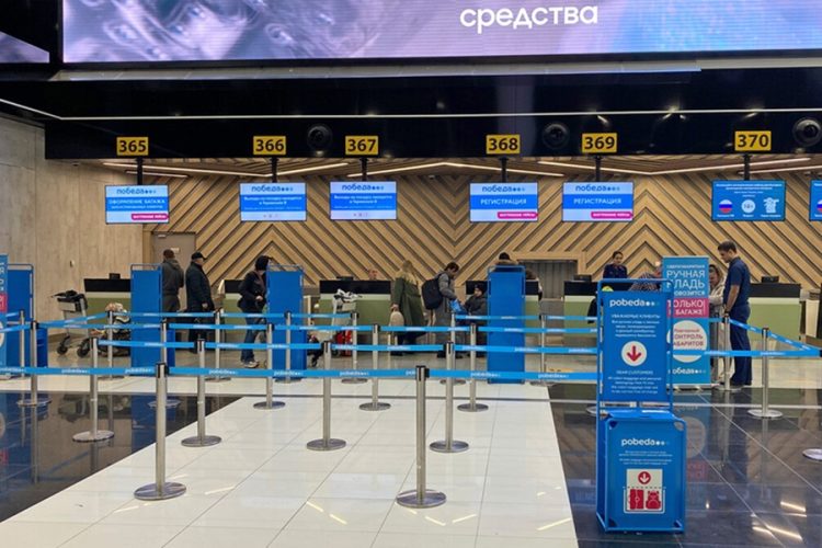 Стойка регистрации «Победы» — пассажиров вынуждают платить за исправление чужих опечаток в билетах