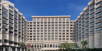 Фасад роскошного индийского отеля Hyatt, где мошенник прожил несколько дней бесплатно и попался
