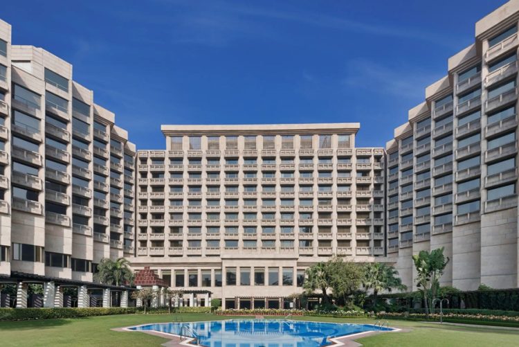 Фасад роскошного индийского отеля Hyatt, где мошенник прожил несколько дней бесплатно и попался
