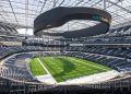 Футуристичный стадион SoFi Stadium в Лос-Анджелесе на матче ЧМ-2026 — трибуны заполнены под завязку