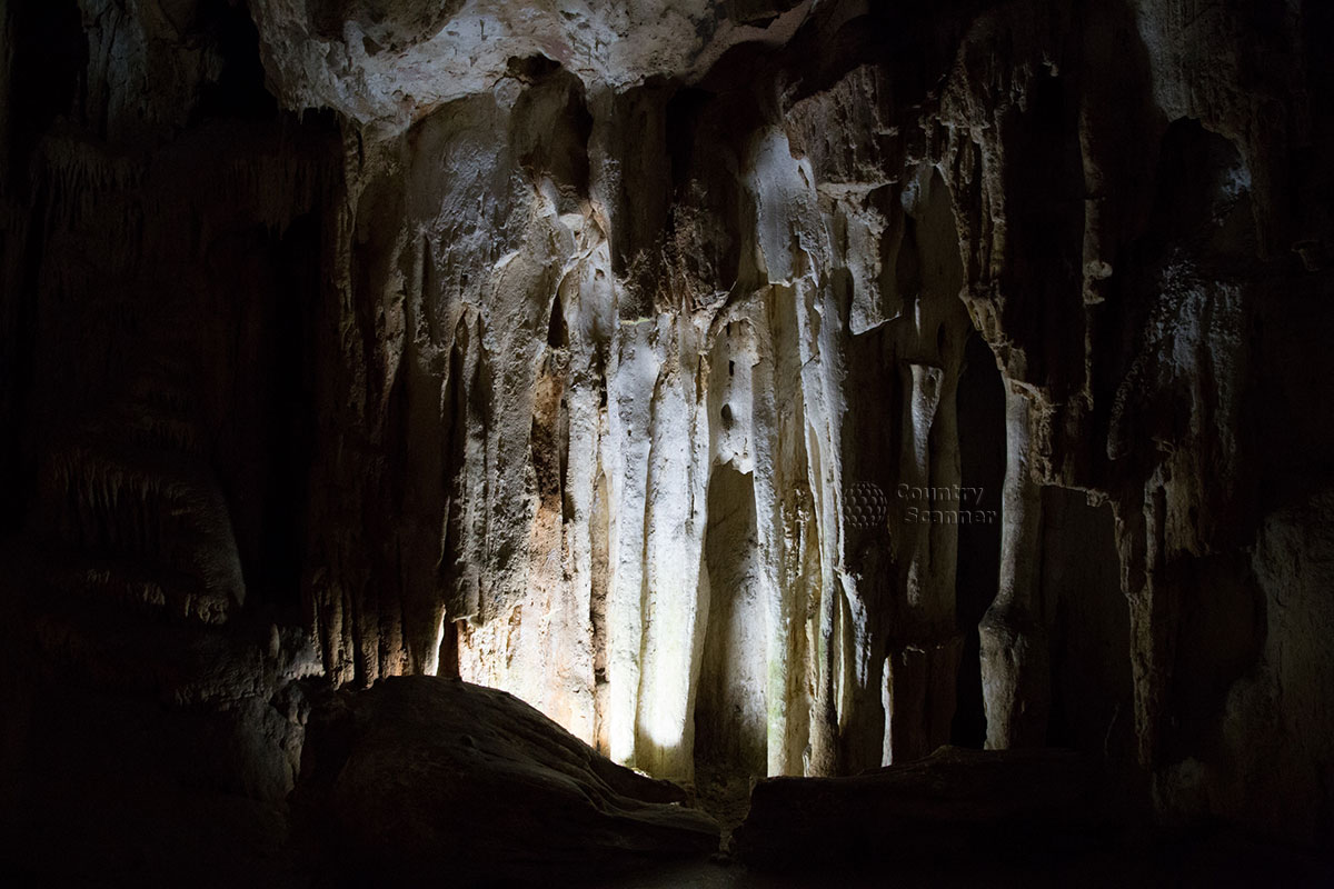Пещера Эмине-Баир-Хосар. Потёки на стенах.