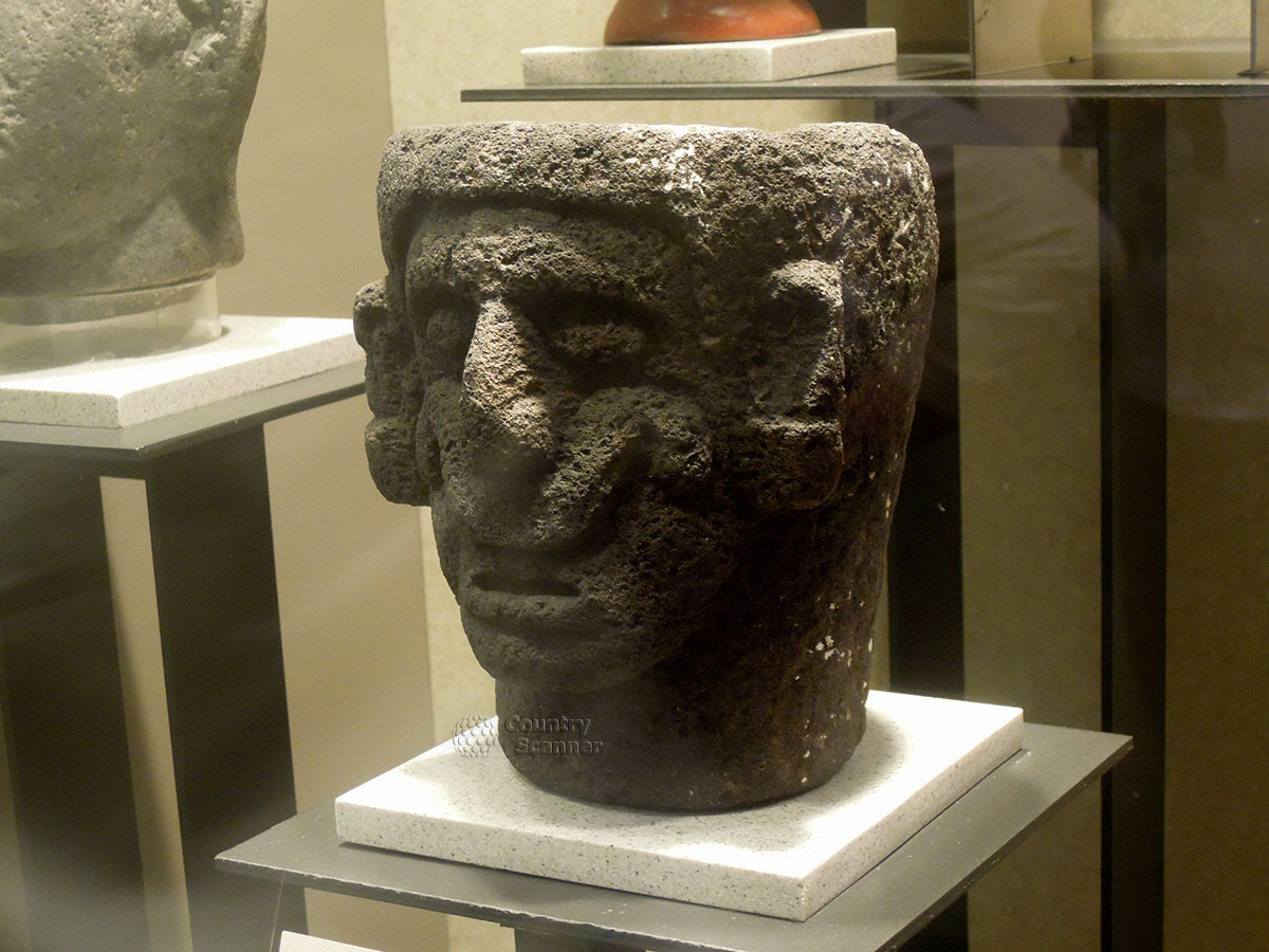Национальный музей антропологии в Мехико. Голова.