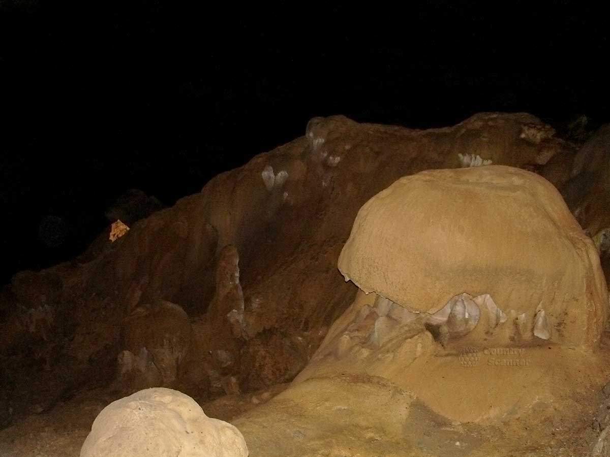 Мраморная пещера. Бело-желтые образования