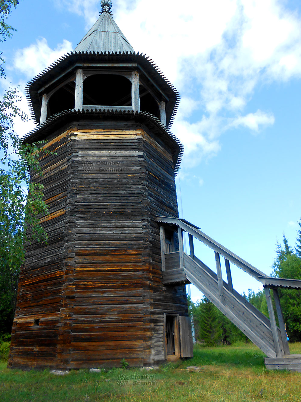 Деревянная колокольня в музее Хохловка