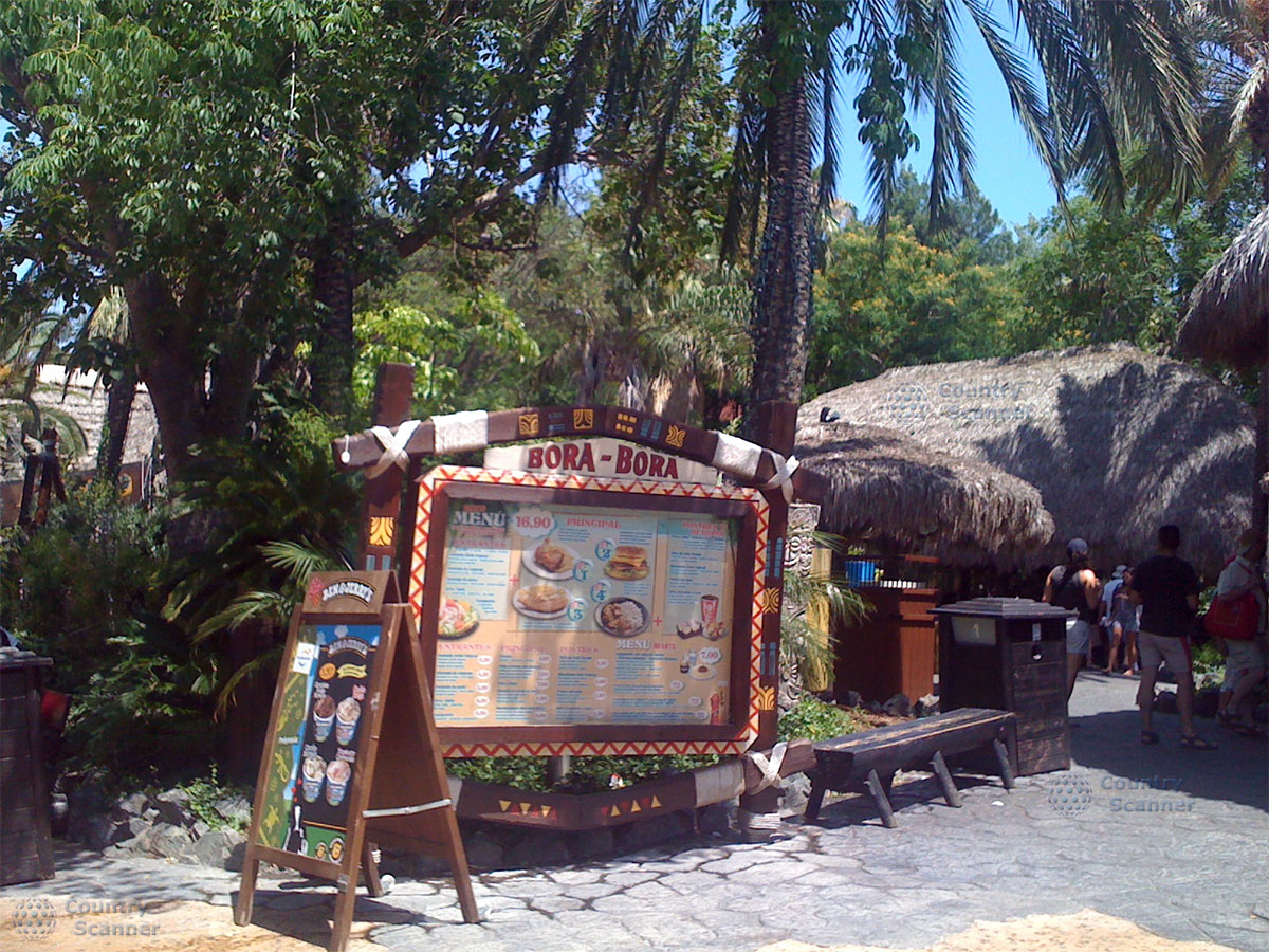 Зона Полинезии в парке развлечений Порт Авентура