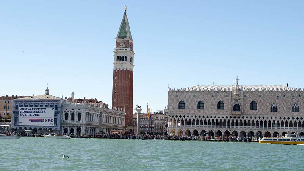 Вид на главную площадь Венеции с Грандканала